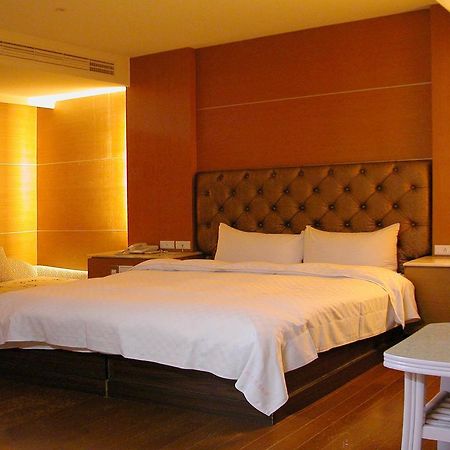 Zaw Jung Business Hotel Taichung Exterior photo