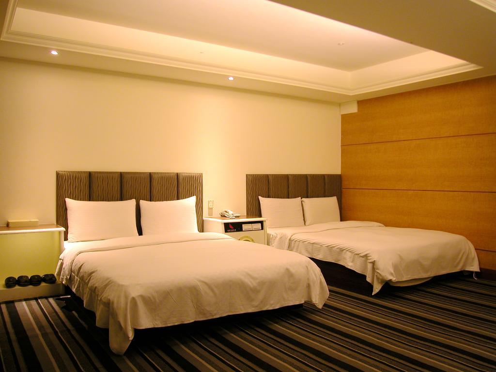 Zaw Jung Business Hotel Taichung Exterior photo